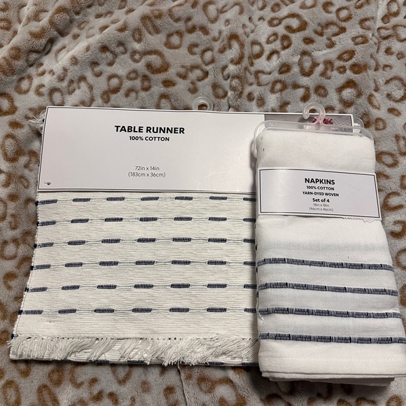 Cotton Table Runner and Napkin Set - White and Blue - Picture 2 of 7